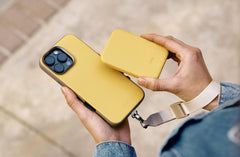 Capa de Couro Vegano UNIQ Lyden Premium com MagClick™ para iPhone Série 16