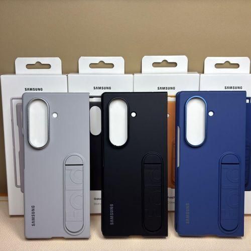 Capa Oficial Samsung Standing Case com Fita para Galaxy Z Fold8 Ultra Silicone Macio com Suporte Integrado e Alça Ergonômica