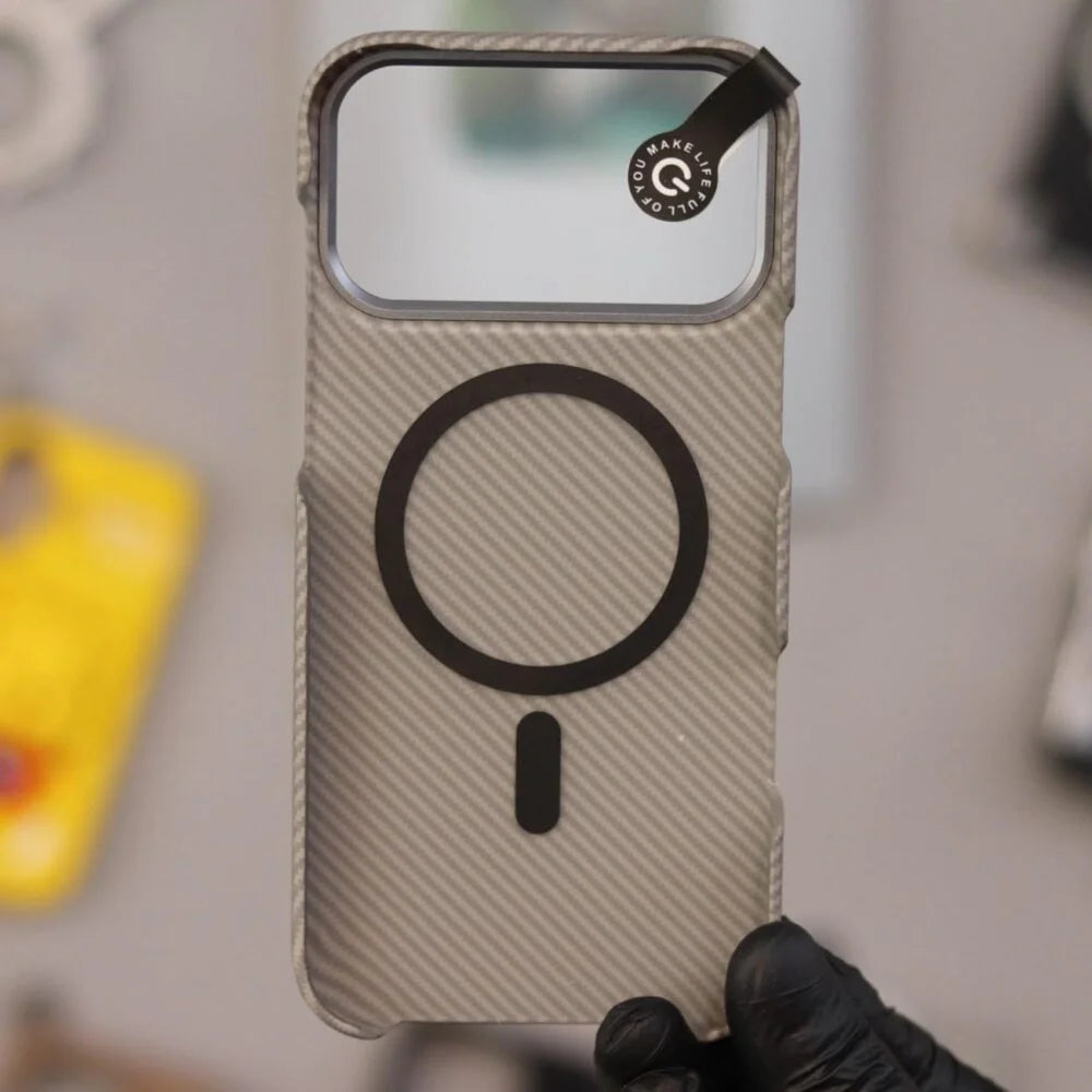Capa de Carbono Premium Tadamall para iPhone 17 Pro – Cinza | Textura de Alta Aderência, Design Ultra-Slim Elegante e Proteção Contra Impactos