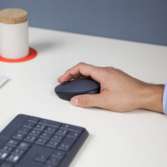 Kit Teclado e Rato Sem Fio Logitech MK235 Combo 2.4 GHz Receptor Nano USB Bateria até 36 Meses Teclado Numérico Resistente a Salpicos