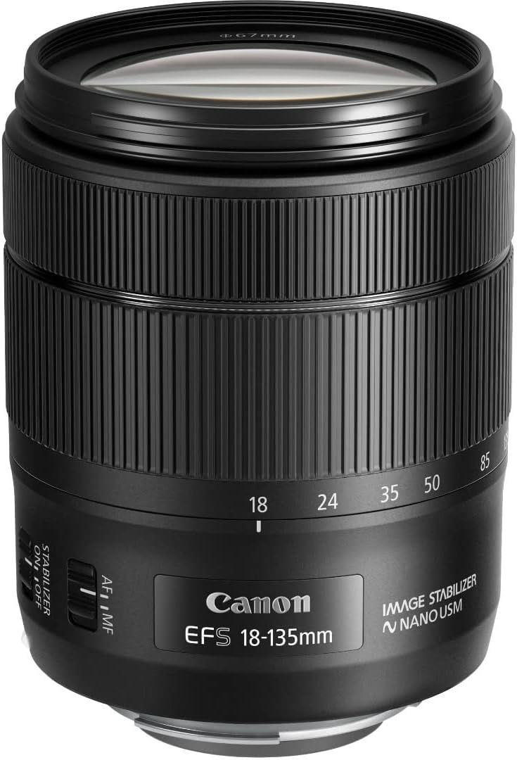 Canon EF-S 18-135mm f/3.5-5.6 IS USM – Lente Zoom Versátil com Estabilizador de Imagem