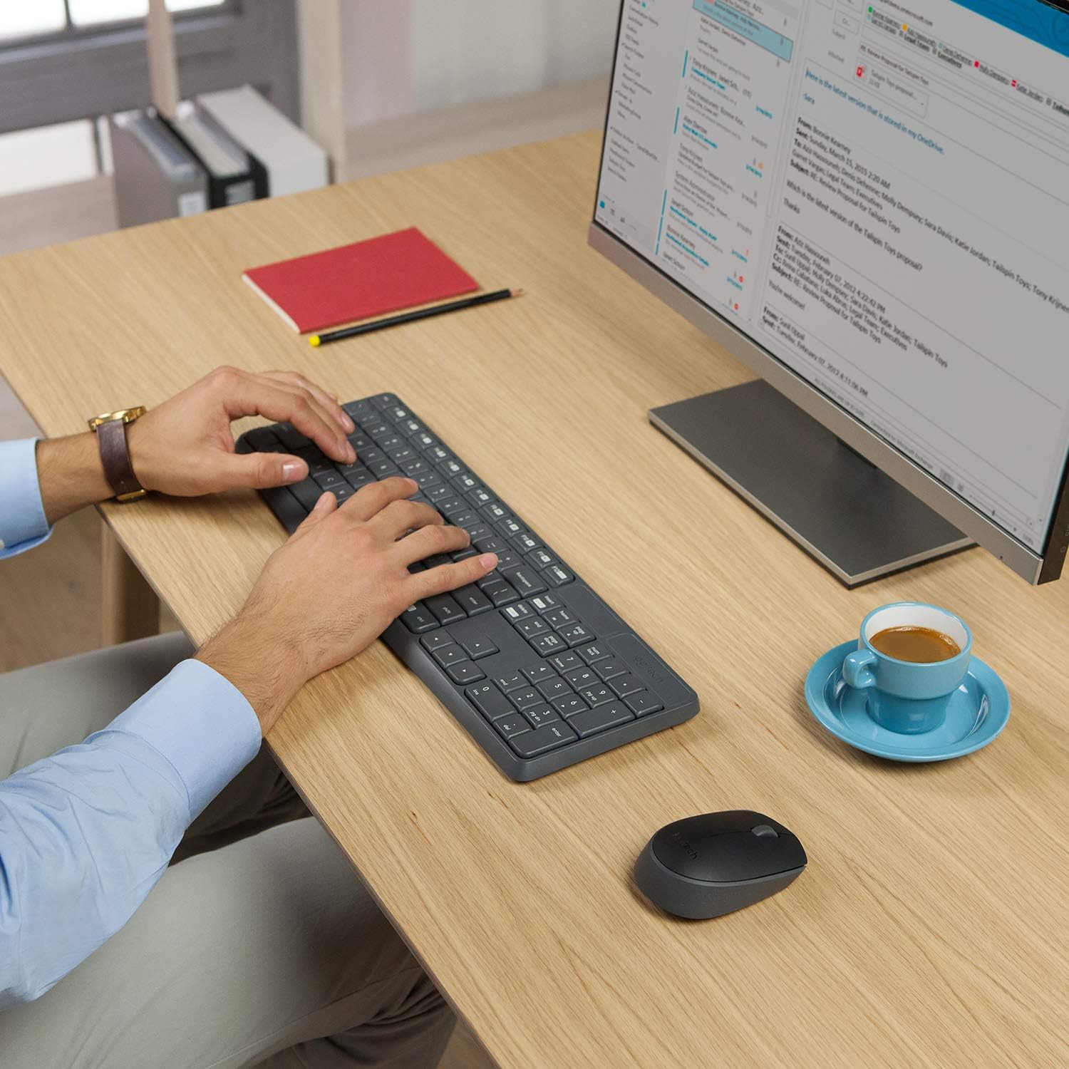 Kit Teclado e Rato Sem Fio Logitech MK235 Combo 2.4 GHz Receptor Nano USB Bateria até 36 Meses Teclado Numérico Resistente a Salpicos