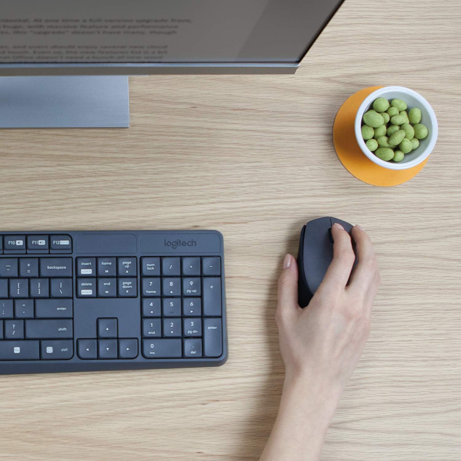 Kit Teclado e Rato Sem Fio Logitech MK235 Combo 2.4 GHz Receptor Nano USB Bateria até 36 Meses Teclado Numérico Resistente a Salpicos