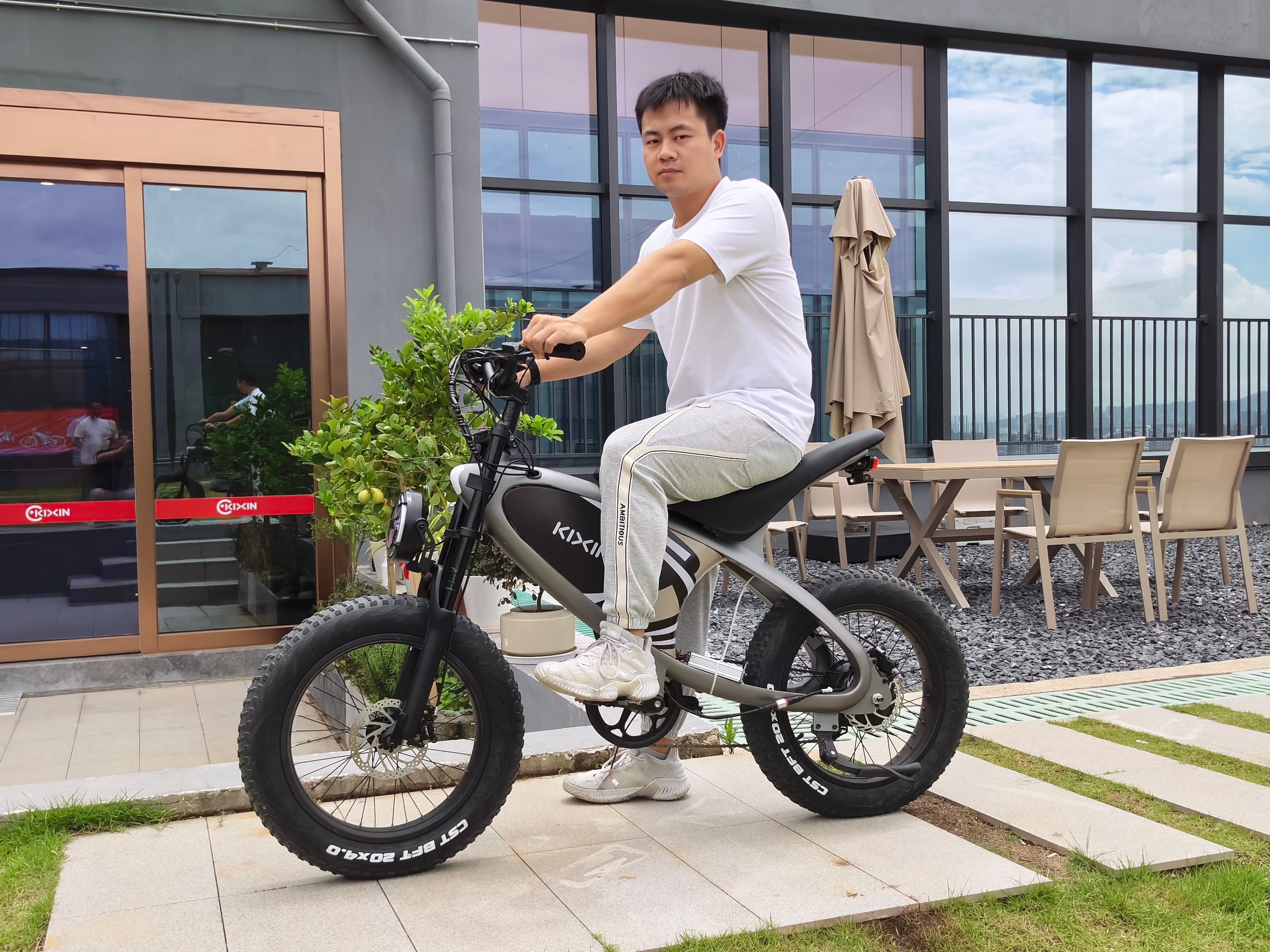 Trotinete Elétrica KIXIN Q6 Motor High-Power 1000W Bateria 48V 15.6Ah Velocidade 30km/h Conectividade Bluetooth e App Dobrável