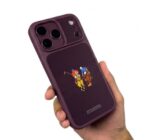 Capa de Proteção Traseira Santa Barbara Polo & Racquet Club em Couro Premium com MagSafe para Smartphone Apple iPhone 17 Pro Max / iPhone 18 Pro Max (6.9")