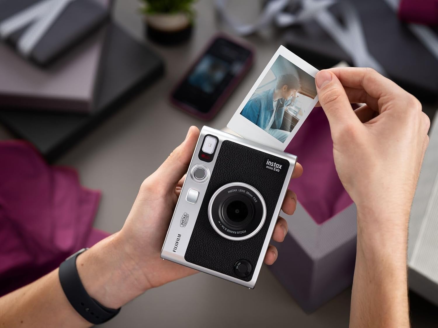 Fujifilm Instax Mini Evo – Câmera Instantânea Híbrida