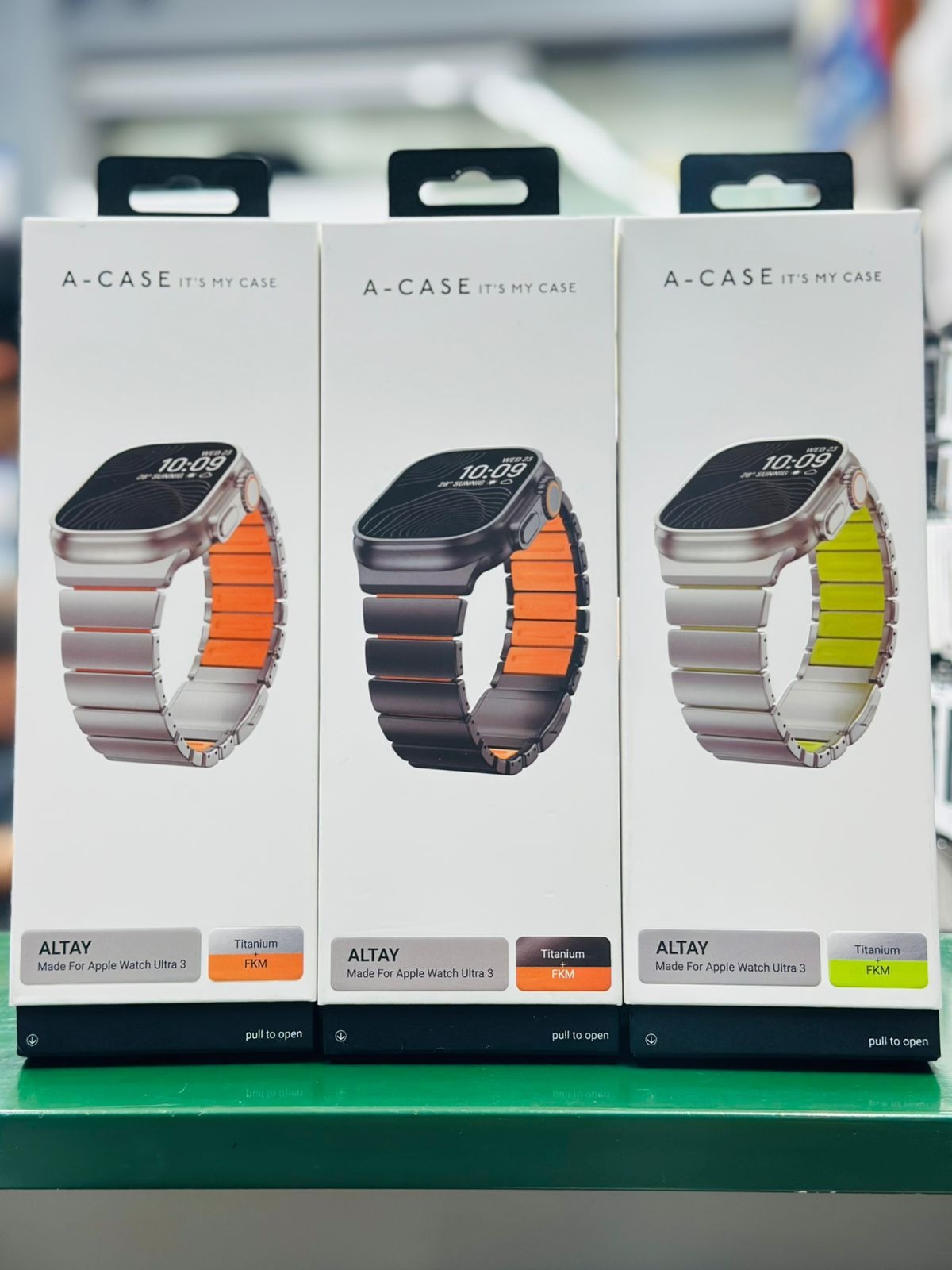 Pulseira Metálica Magnética – Compatível com Apple Watch Ultra 3 (49 mm) – Titanium/Laranja - Image 3